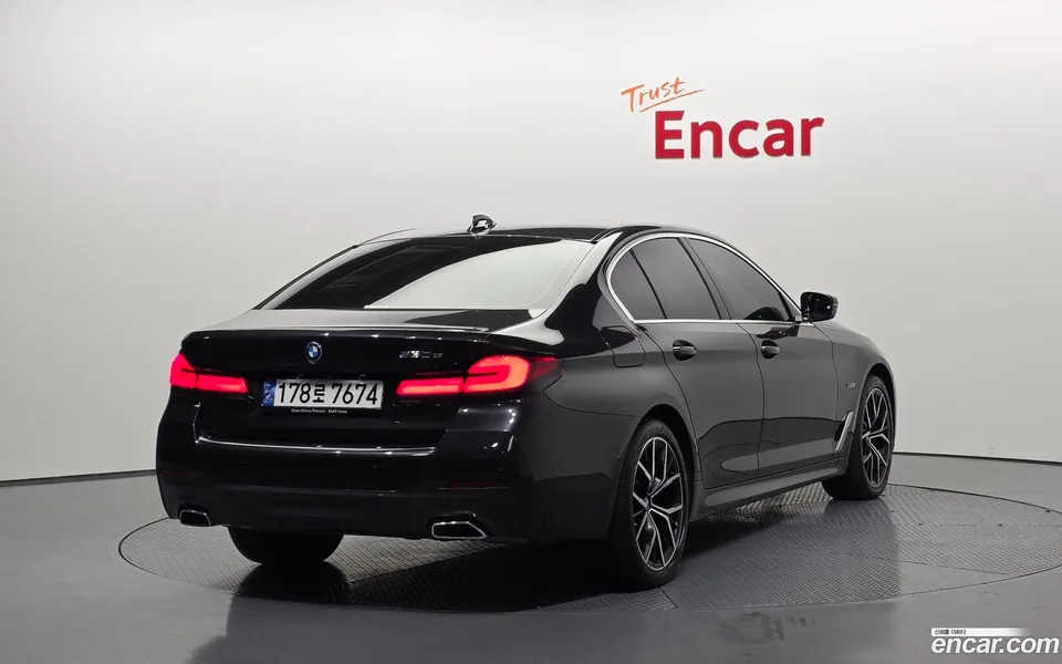 BMW 5 Series 530e M 2022 — миниатюра 2