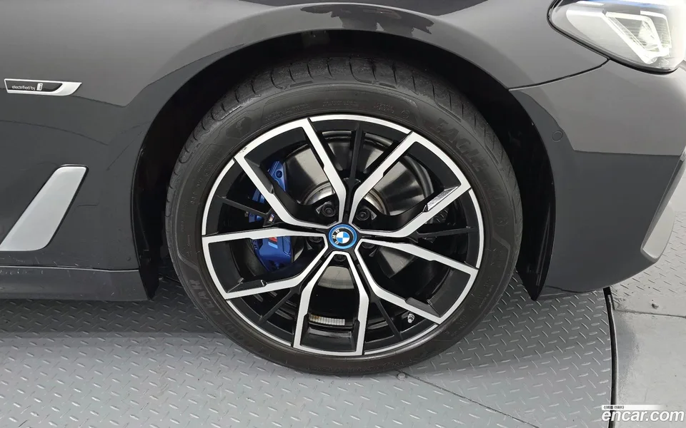 BMW 5 Series 530e M 2022 — миниатюра 5