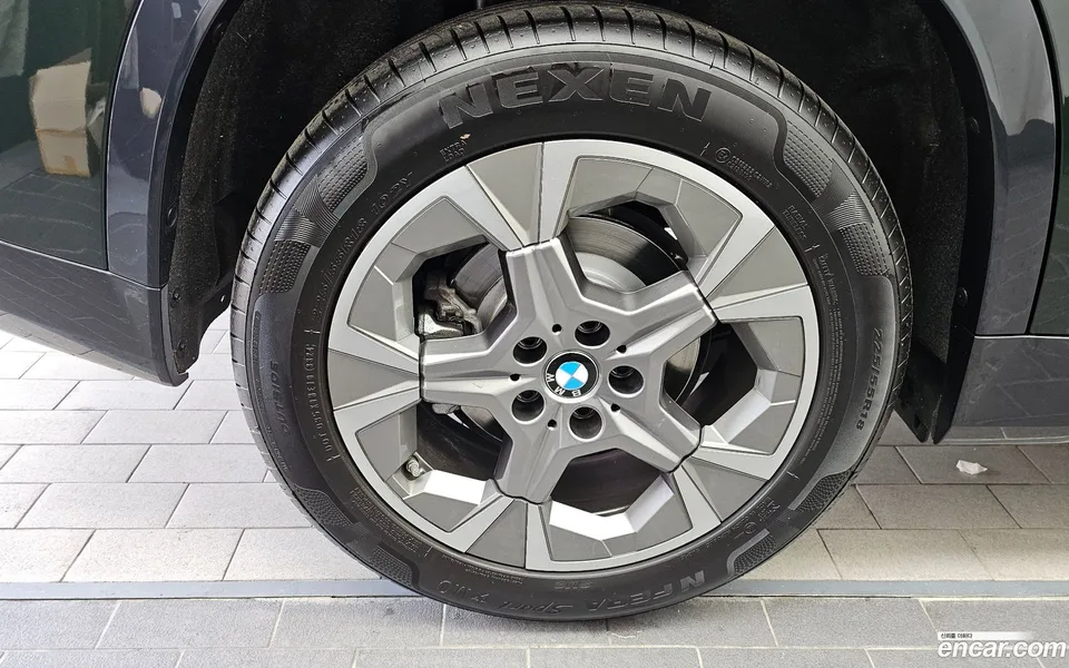 BMW X1 xDrive 20i xLine 2024 — миниатюра 5