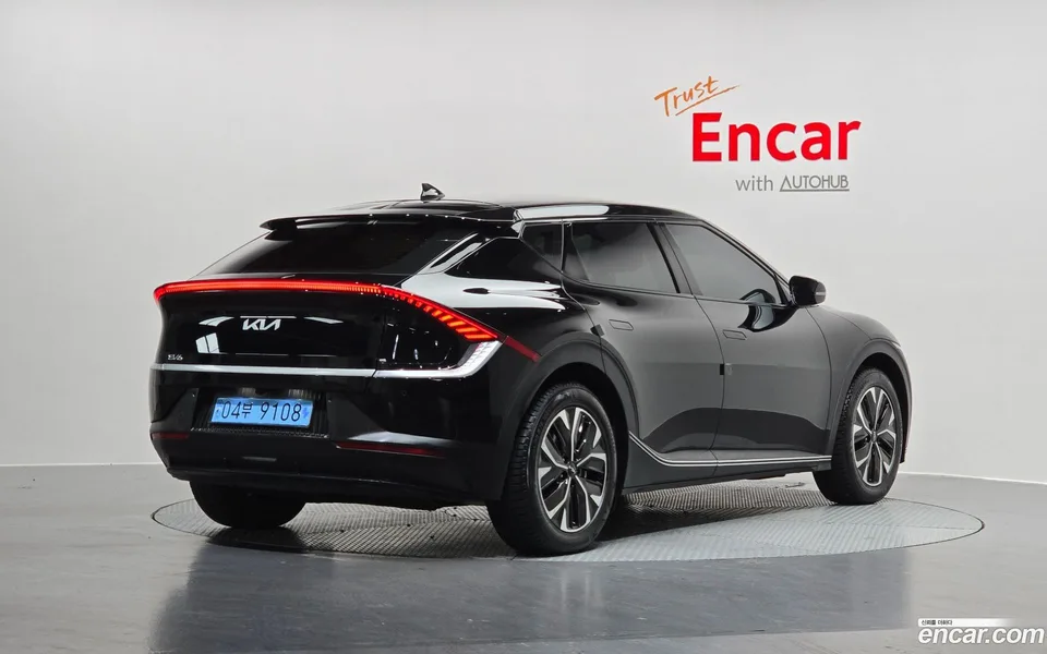 Kia EV6 2023 — миниатюра 2