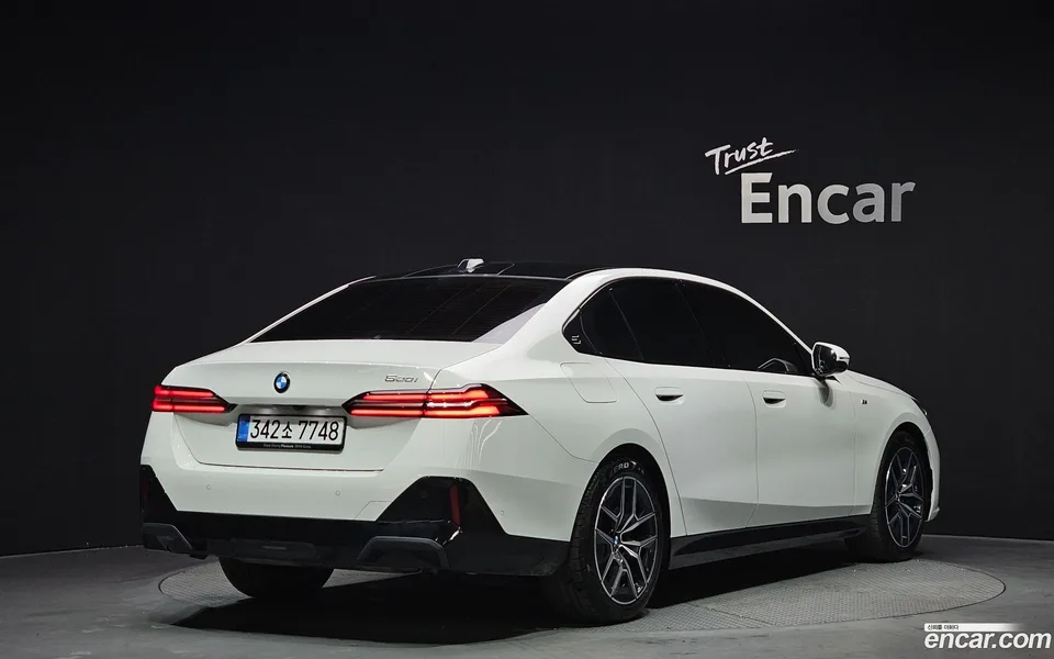 BMW 5 Series 520i M 2025 — миниатюра 2