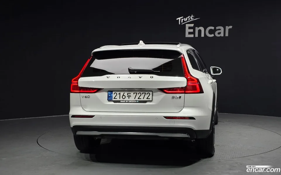 Volvo V60 Cross Country B5 AWD 2022 — миниатюра 4