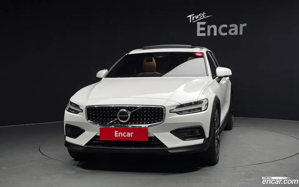 Volvo V60 Cross Country B5 AWD 2022 — миниатюра 3