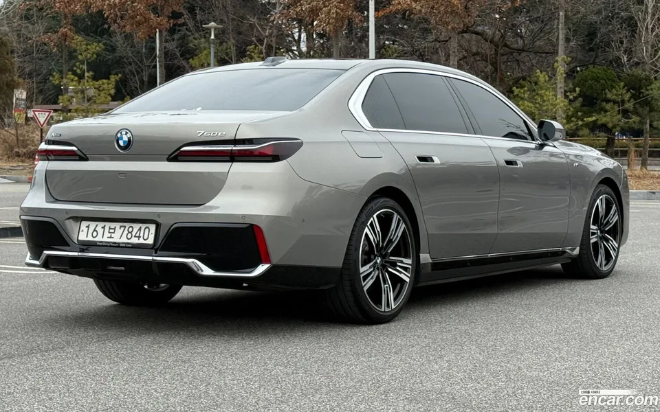 BMW 7 Series 750e xDrive M 2023 — миниатюра 2