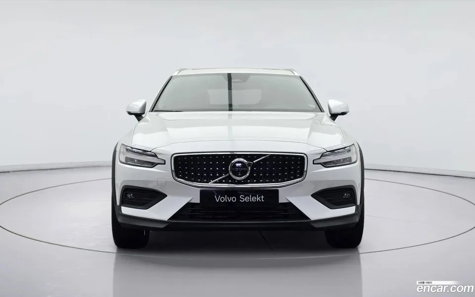Volvo V60 Cross Country B5 AWD 2025 — миниатюра 2