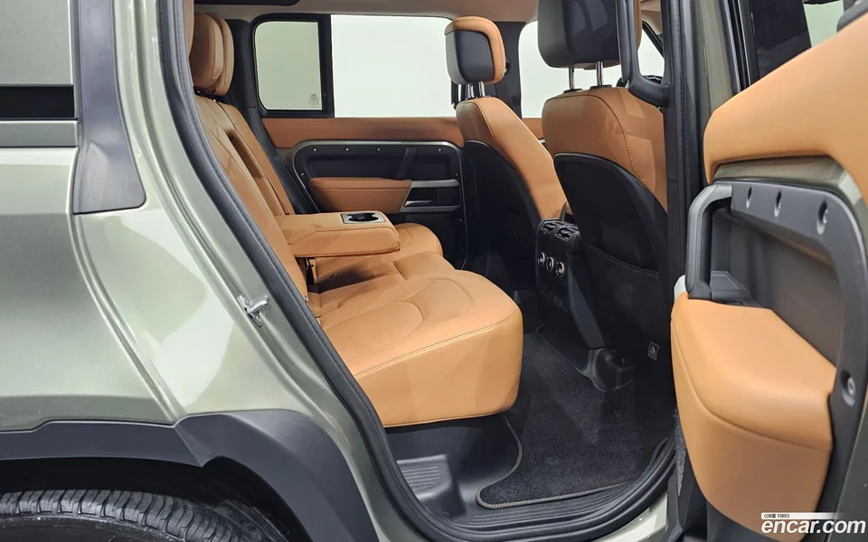 Land Rover Defender 110 D300 HSE 2022 — миниатюра 5