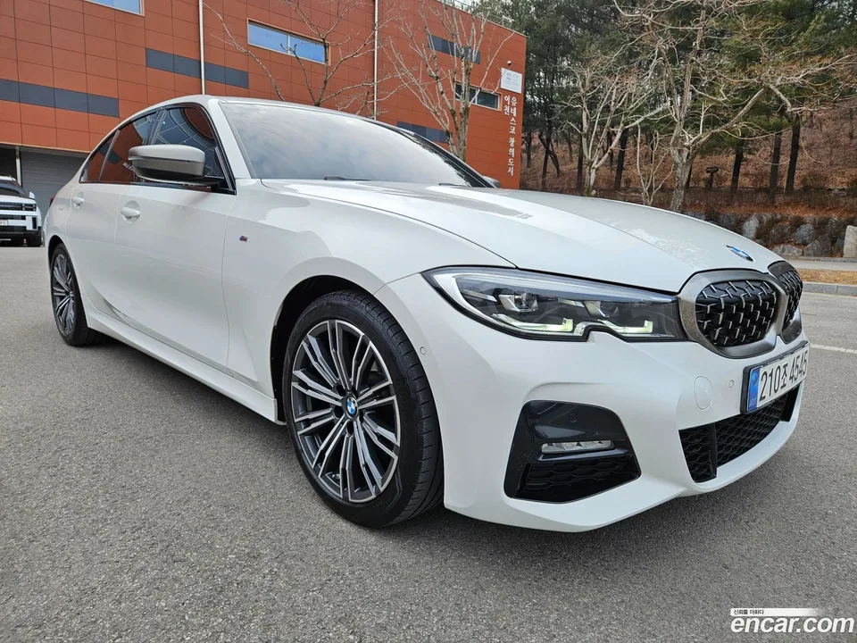 BMW 3 Series 320i M 2022 — миниатюра 2
