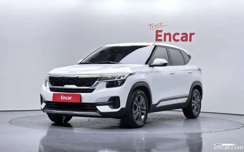 Kia Seltos 1.6 2WD 2022 — фото 1, купить с доставкой в Москву