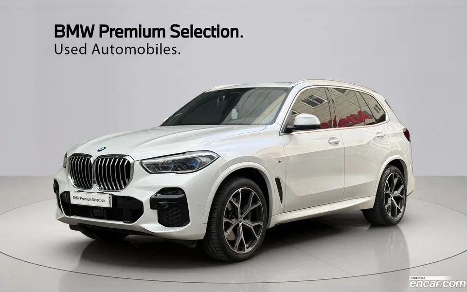BMW X5 xDrive 40i M 2022 — фото 1, купить с доставкой в Москву