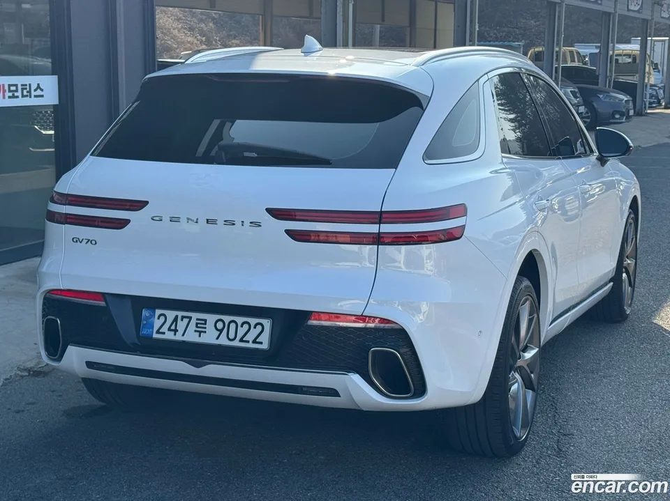 Genesis GV70 2.5T 2WD 2024 — миниатюра 2
