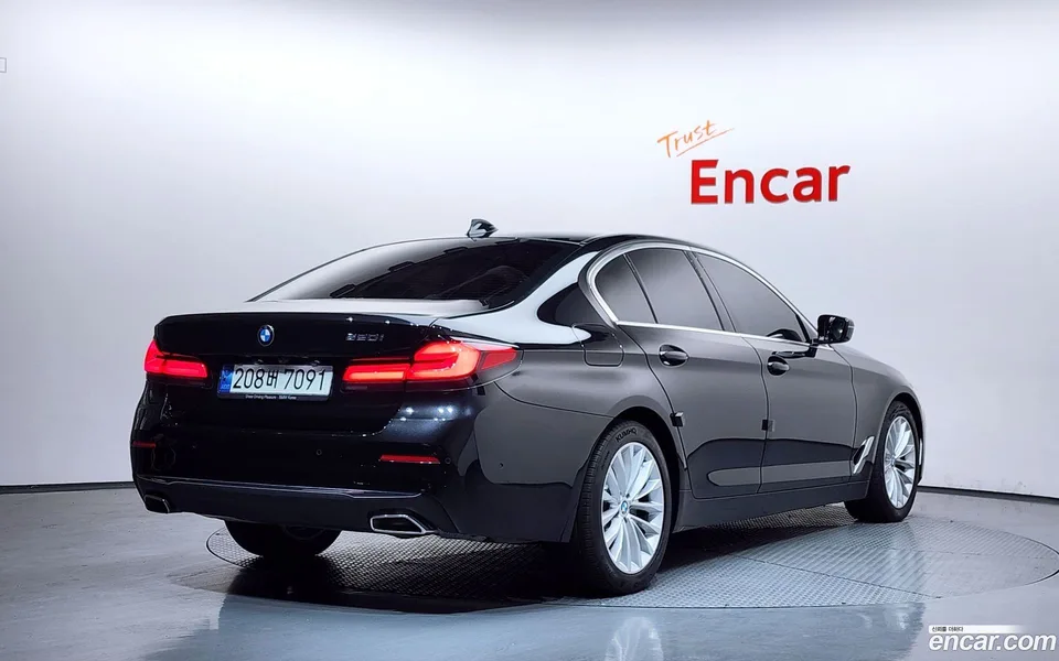 BMW 5 Series 520i 2022 — миниатюра 2
