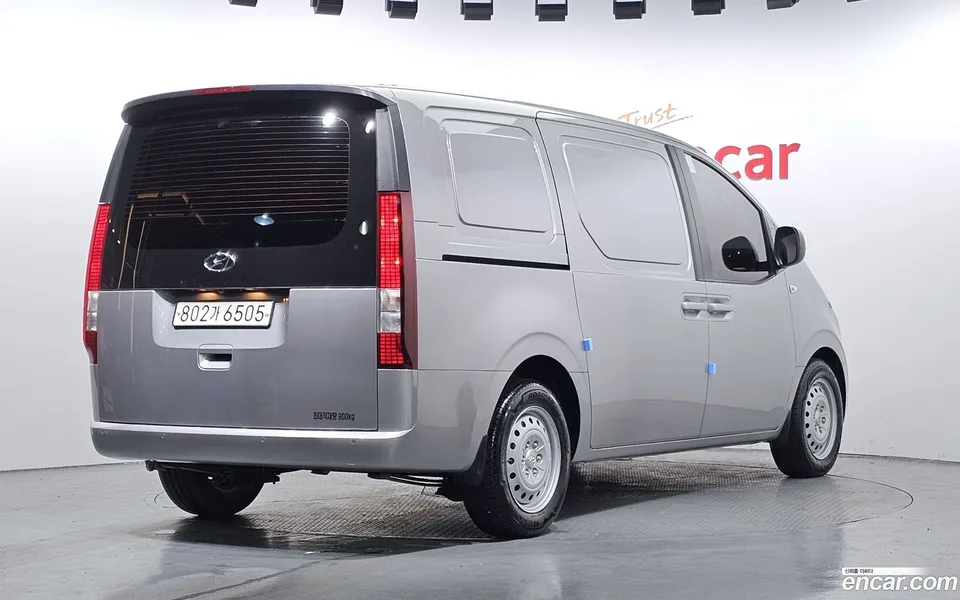 Hyundai Staria 3 2023 — миниатюра 2