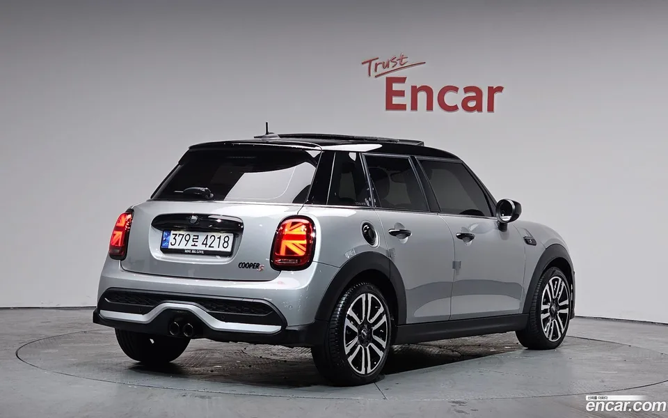 MINI Cooper S 5 2023 — миниатюра 2
