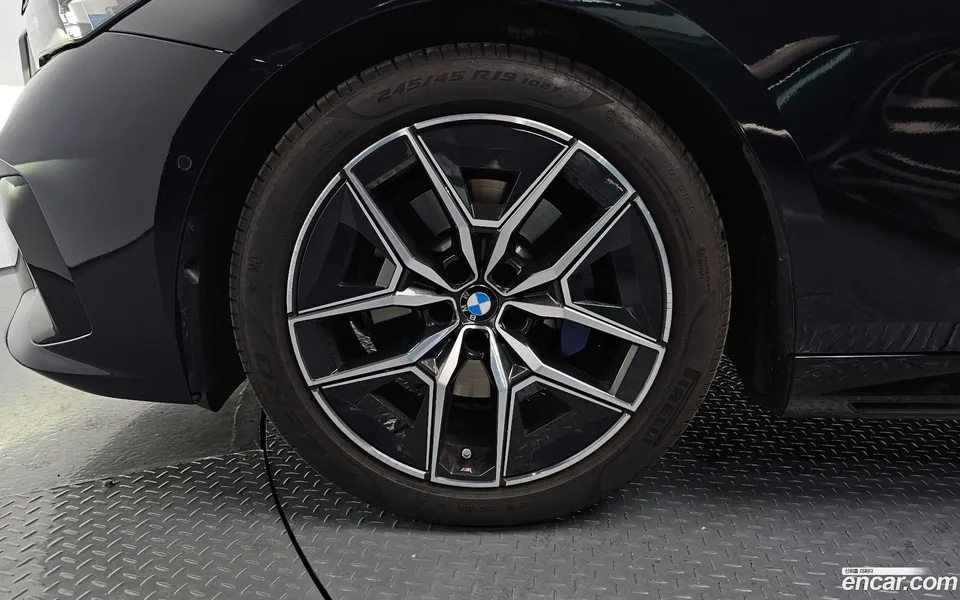 BMW 5 Series 523d M 2025 — миниатюра 5