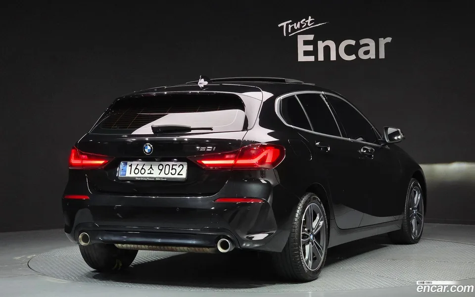 BMW 1 Series 120i 2022 — миниатюра 2
