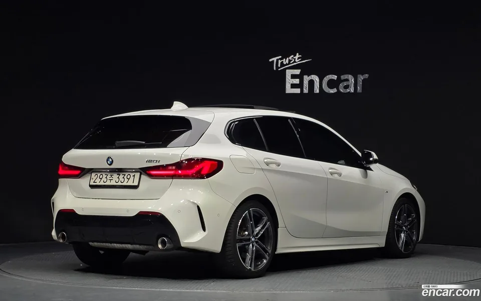 BMW 1 Series 120i M 2022 — миниатюра 2