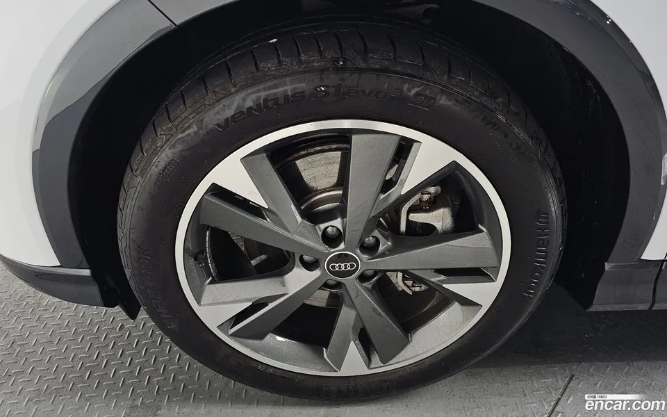 Audi Q4 e-tron 40 2023 — миниатюра 5