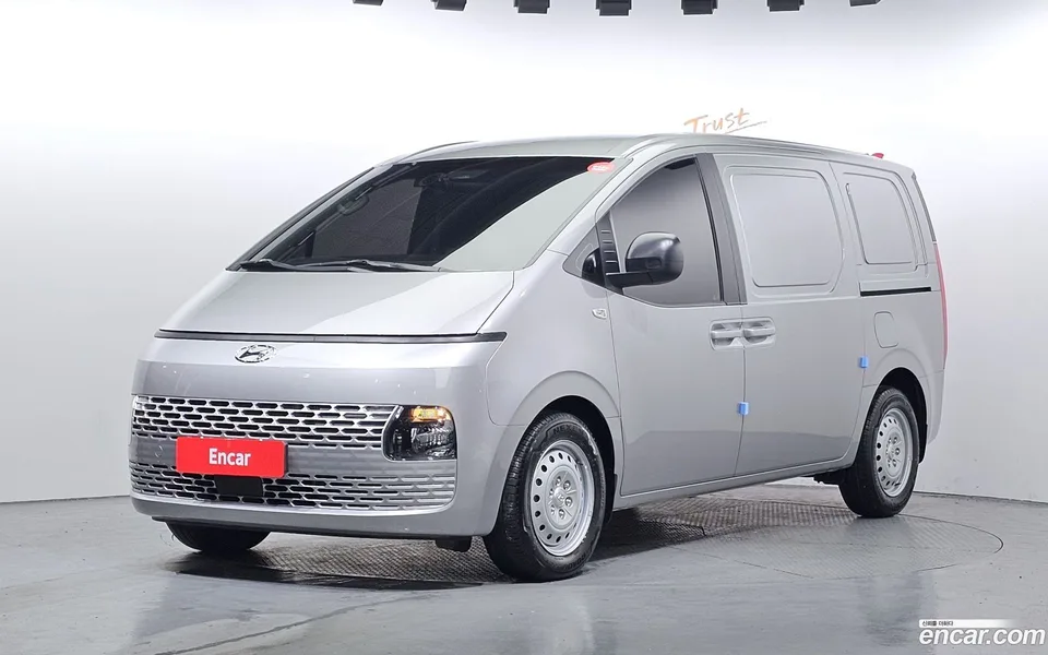 Hyundai Staria 3 2023 — фото 1, купить с доставкой в Москву