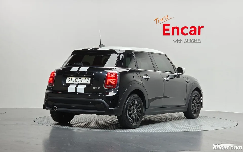 MINI Cooper 5 2023 — миниатюра 2