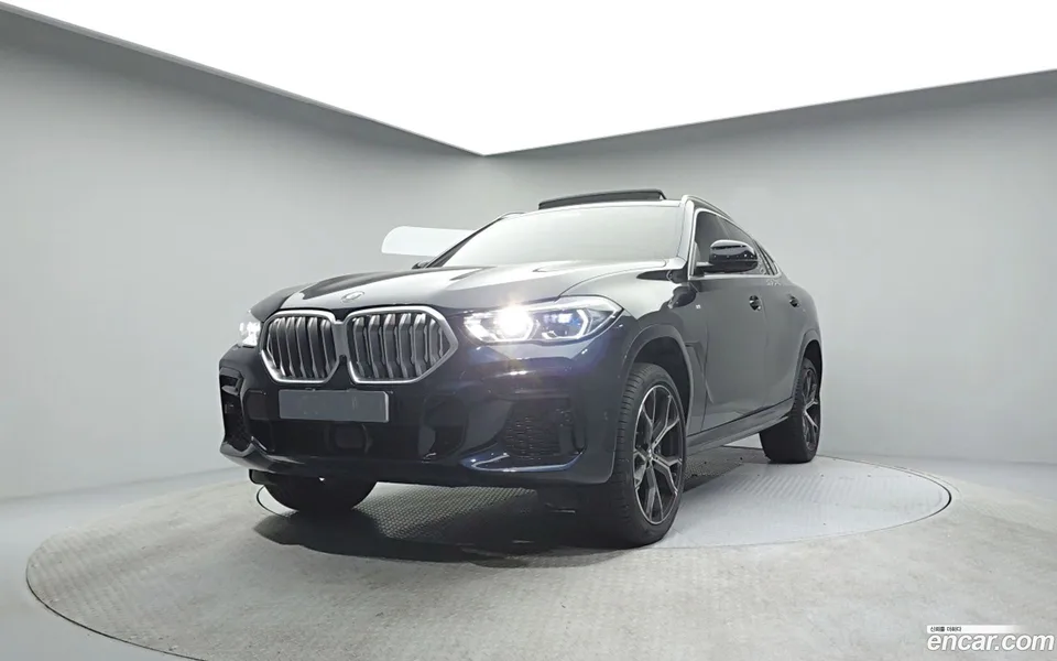BMW X6 xDrive40i M 2022 — фото 1, купить с доставкой в Москву