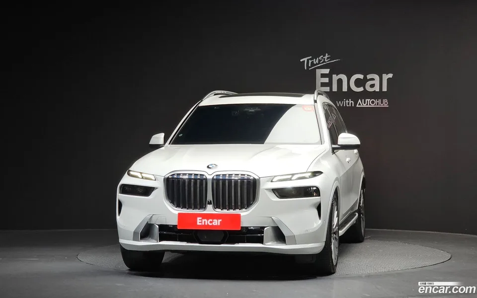 BMW X7 xDrive 40i 7 2023 — миниатюра 3