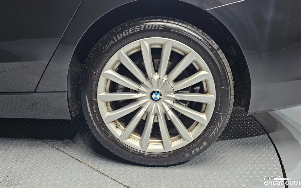 BMW 6 Series GT 630i xDrive 2022 — миниатюра 5