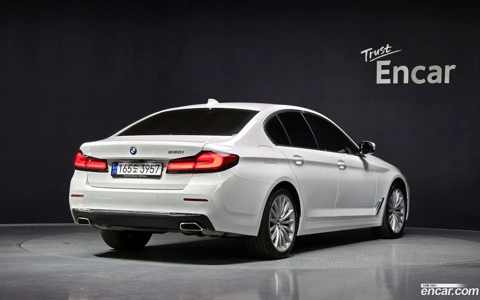 BMW 5 Series 530i 2023 — миниатюра 2