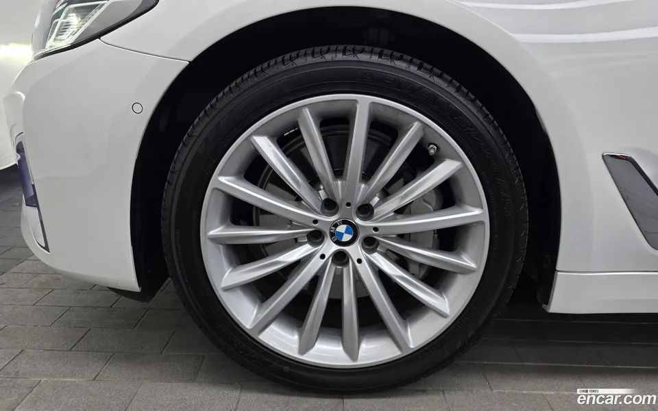 BMW 5 Series 530i 2023 — миниатюра 5