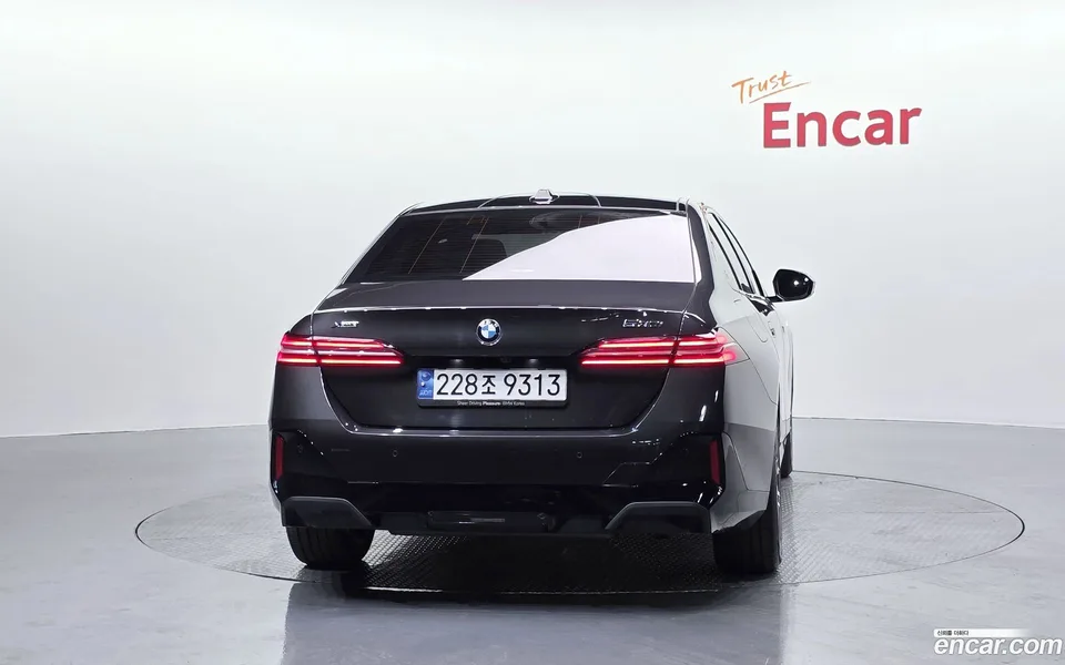 BMW 5 Series 520i M 2024 — миниатюра 4