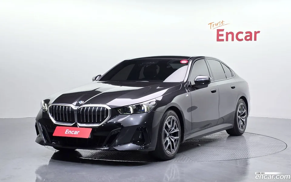 BMW 5 Series 520i M 2024 — фото 1, купить с доставкой в Москву