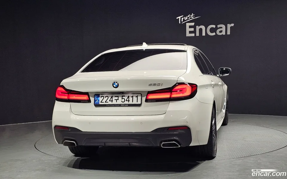 BMW 5 Series 520i M 2023 — миниатюра 4