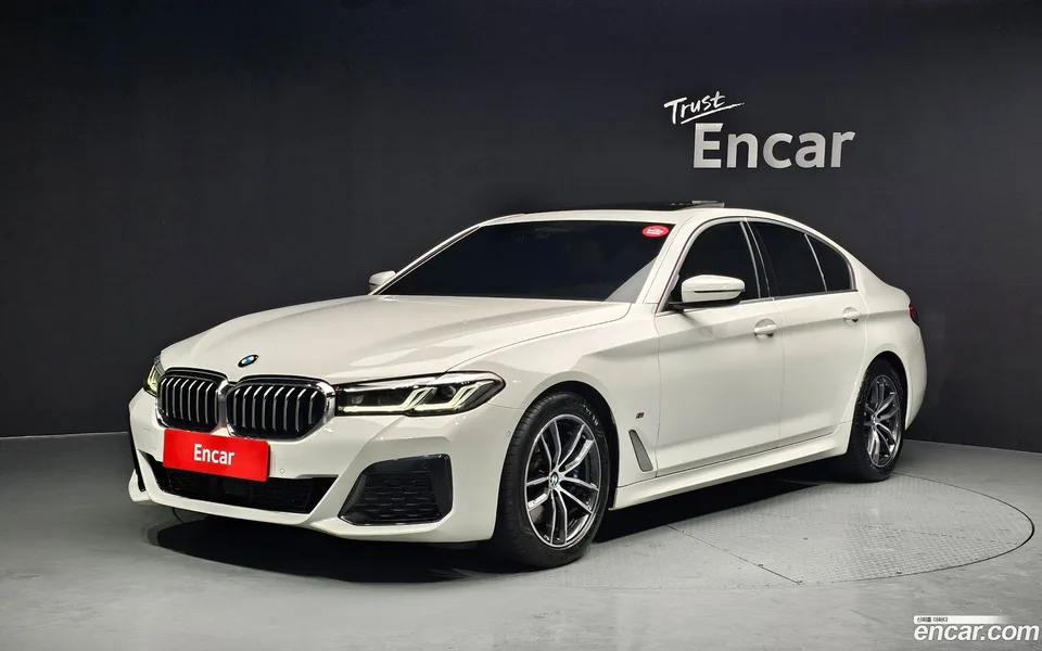 BMW 5 Series 520i M 2023 — фото 1, купить с доставкой в Москву