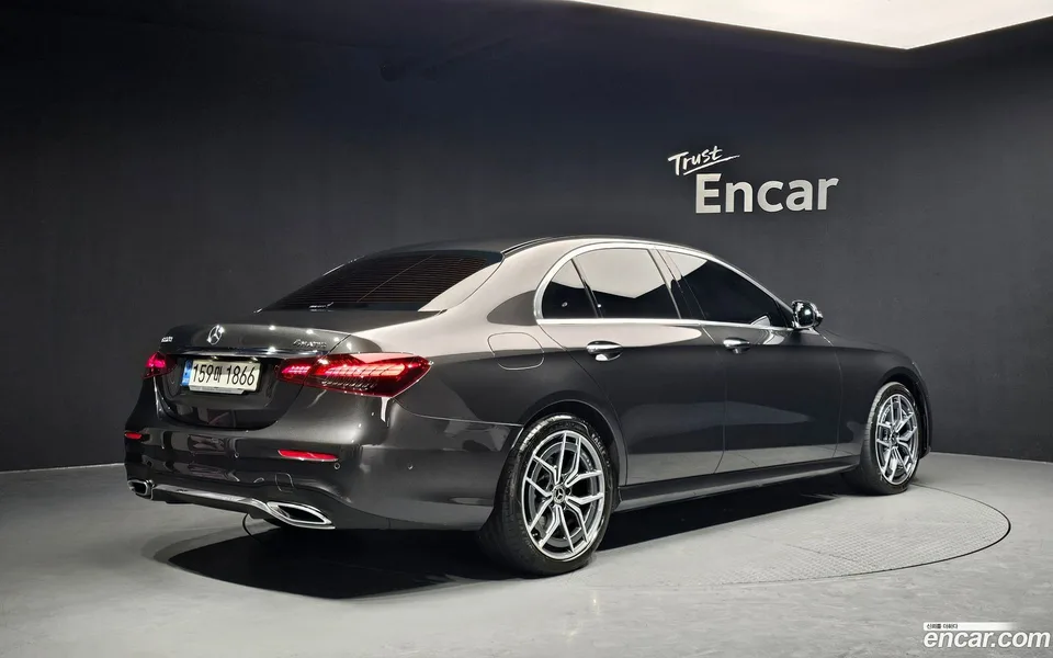 Mercedes-Benz E-Class E220d 4MATIC AMG Line 2022 — миниатюра 2