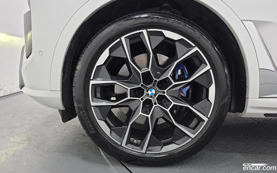 BMW X7 xDrive 40i M 6 2023 — миниатюра 5