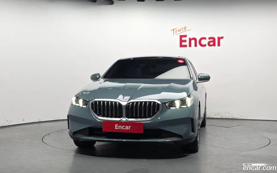 BMW 5 Series 520i 2025 — миниатюра 3