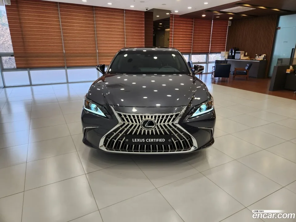 Lexus ES 300h 2025 — миниатюра 3