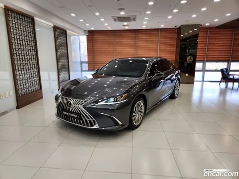 Lexus ES 300h 2025 купить в Москве