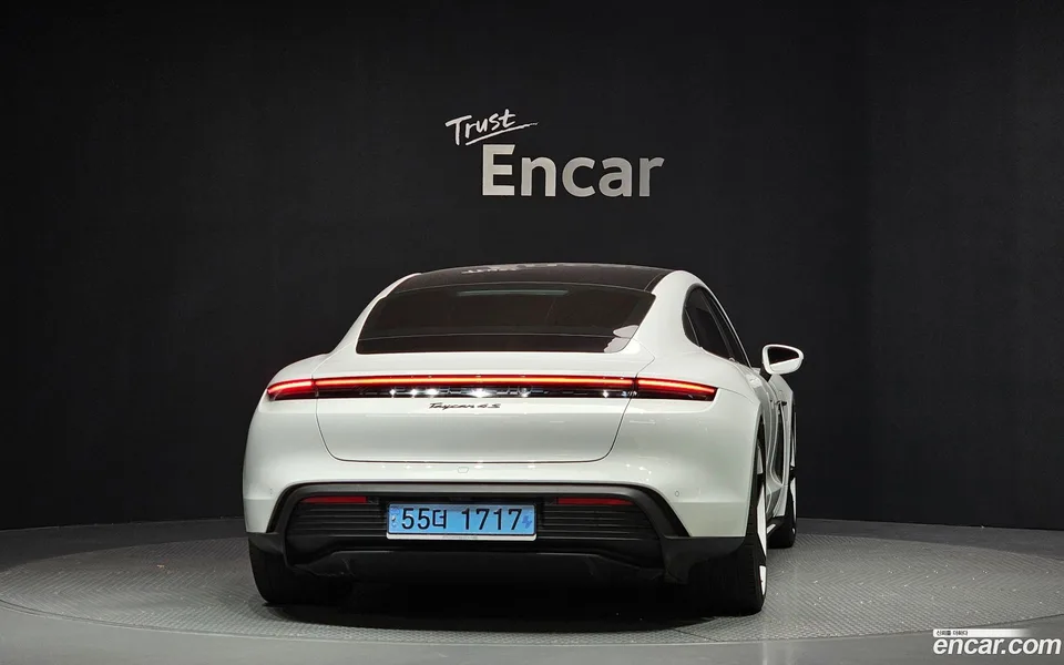 Porsche Taycan 2022 — миниатюра 4