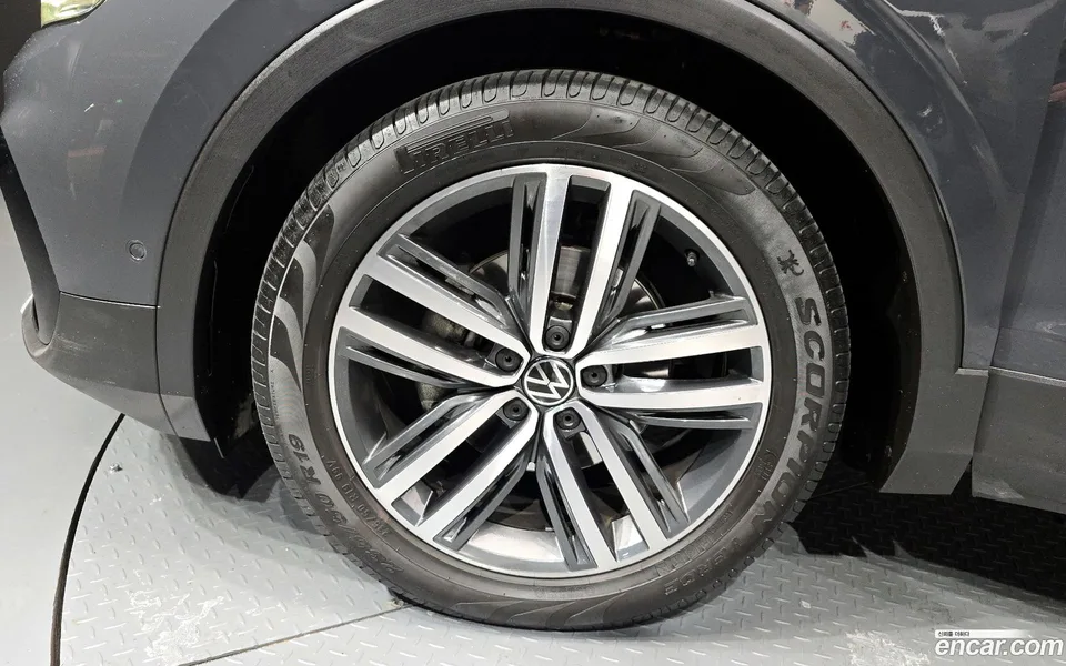 Volkswagen Tiguan 2.0 TDI 2023 — миниатюра 5