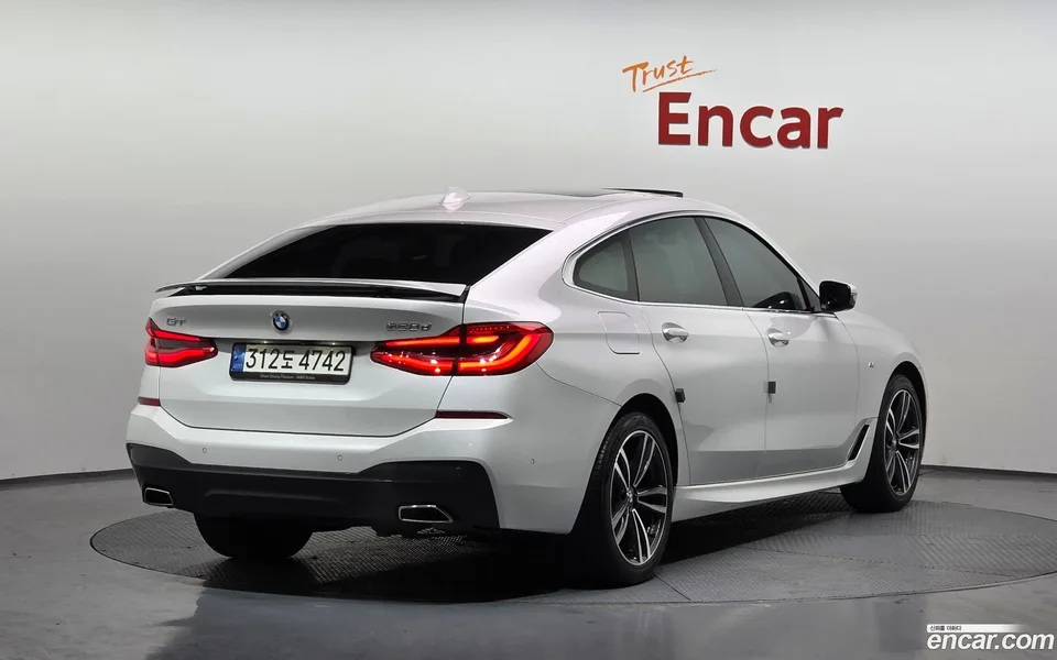 BMW 6 Series GT 620d M 2022 — миниатюра 2