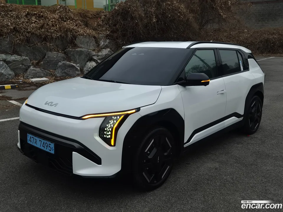 Kia EV3 2WD 2025 — фото 1, купить с доставкой в Москву