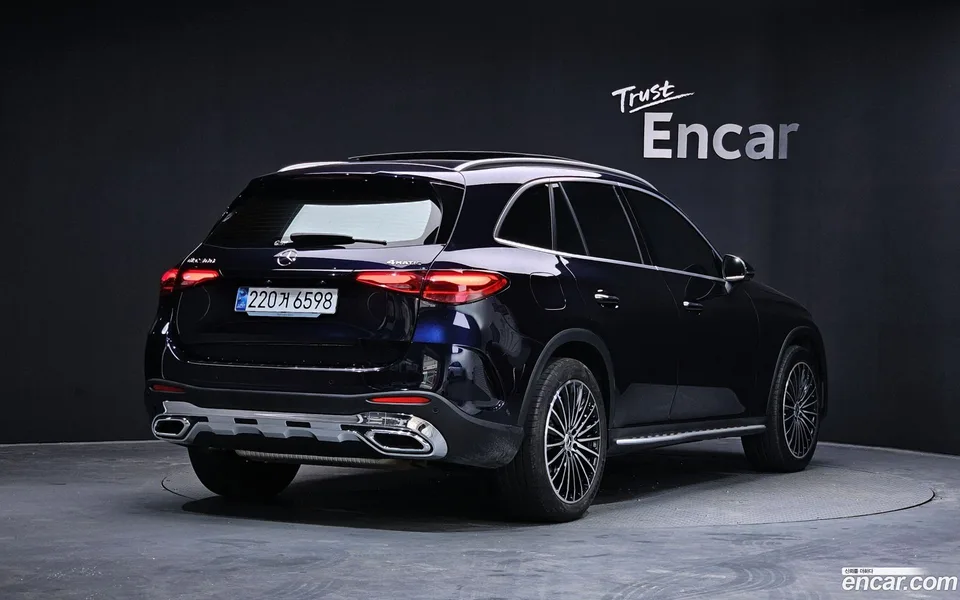 Mercedes-Benz GLC-Class GLC300 4MATIC AMG Line 2024 — миниатюра 2