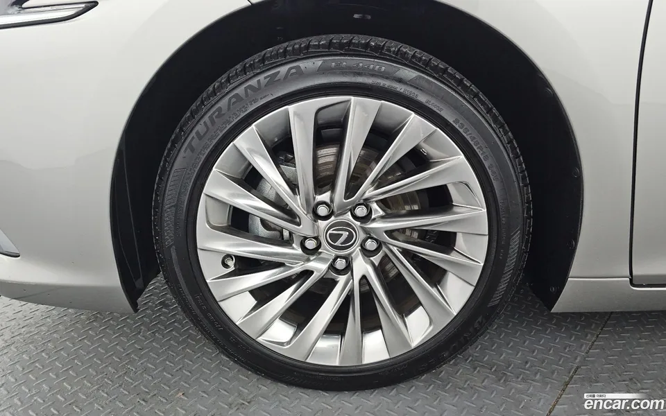 Lexus ES 300h 2024 — миниатюра 5