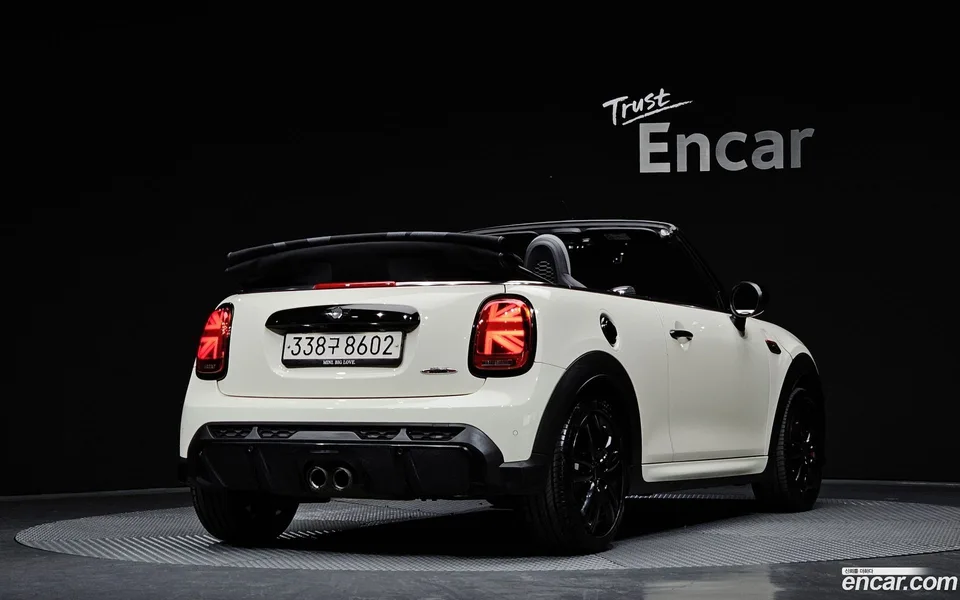 MINI Cooper S Convertible JCW 2022 — миниатюра 2