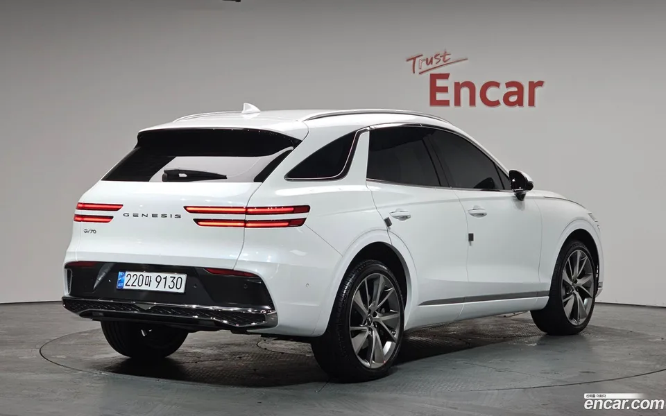 Genesis GV70 2.5T 2WD 2024 — миниатюра 2