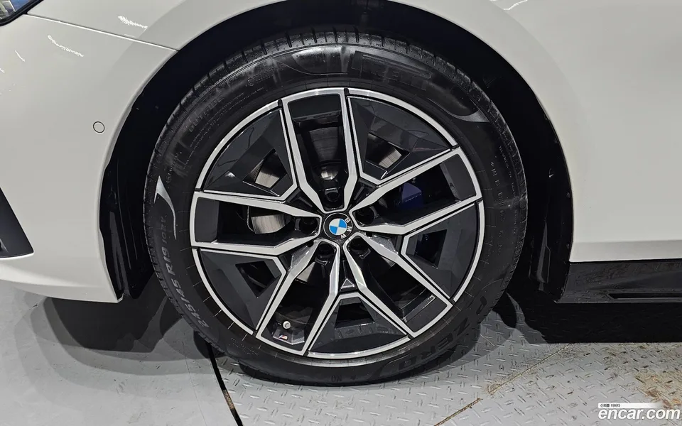 BMW 5 Series 520i M 2025 — миниатюра 5