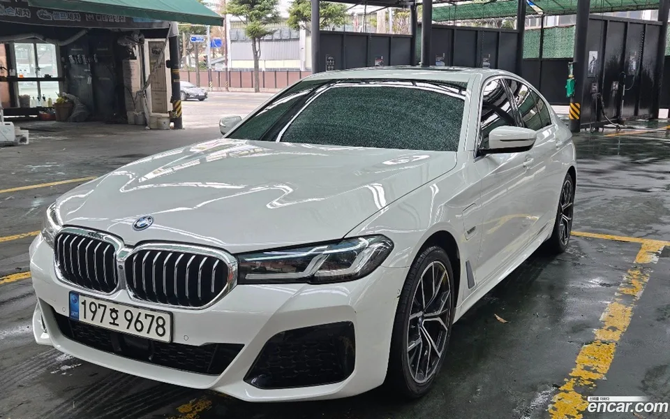 BMW 5 Series 530e M 2022 — миниатюра 2