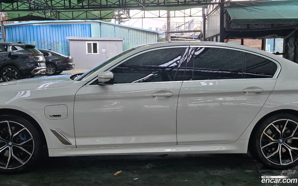 BMW 5 Series 530e M 2022 — миниатюра 3