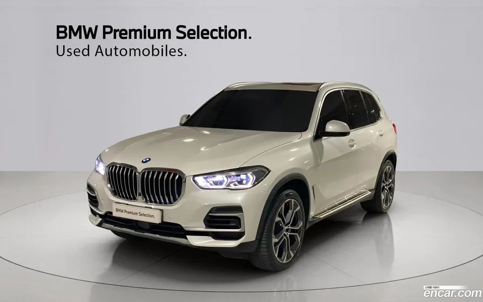 BMW X5 xDrive 40i xLine 2023 — фото 1, купить с доставкой в Москву