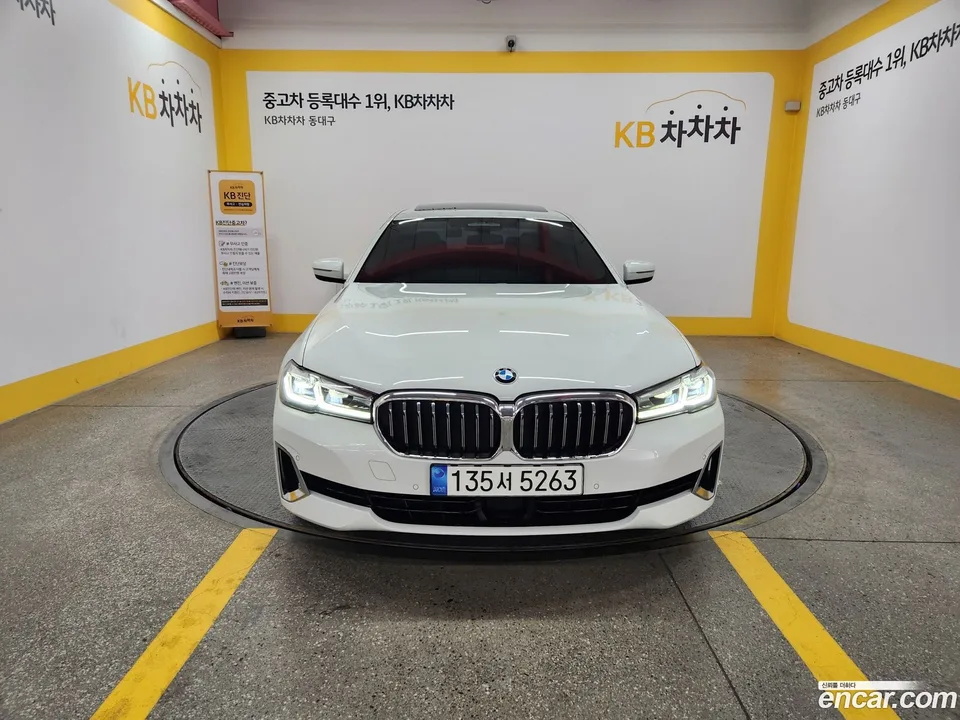 BMW 5 Series 520i 2022 — миниатюра 3
